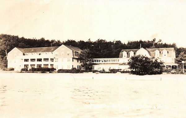 Portage Point Resort (Portage Point Inn) - Vintage Postcard